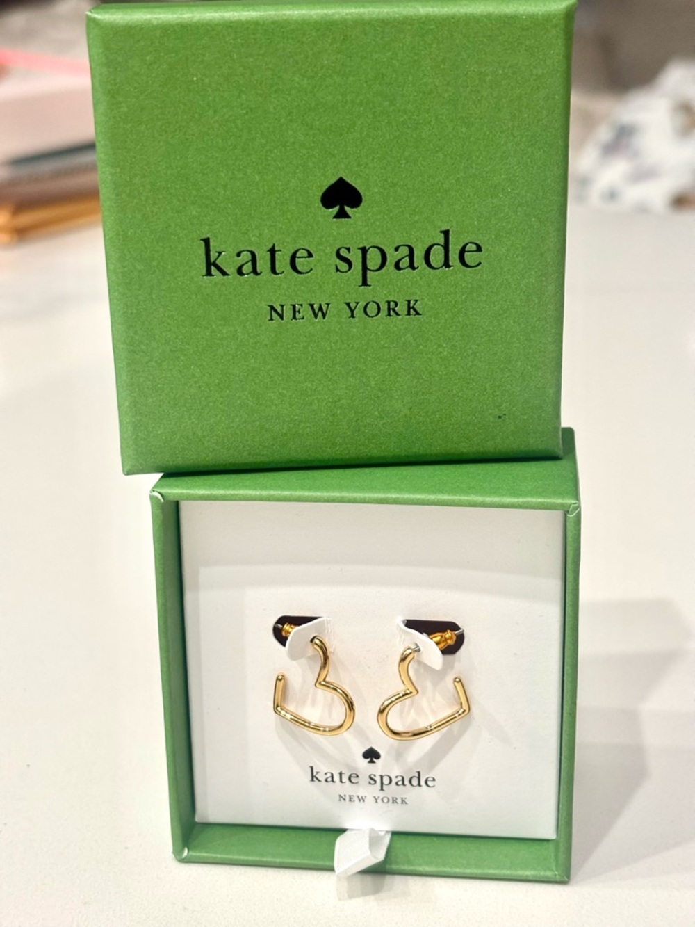 KATE SPADE GOLD TONE HEART SHAPED HUGGIE EARRINGS NEW IN BOX